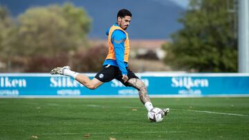 Miguel de la Fuente, en un entrenamiento con el Alavés.