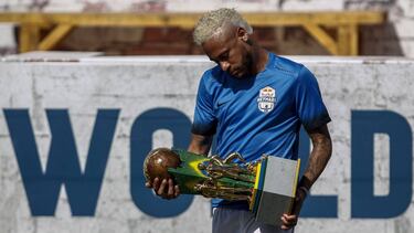 Brazilian football star Neymar holds a trophy during a five-a-side football tournament for his charity Neymar Junior Project Institute, in Praia Grande, Sao Paulo, Brazil, on July 13, 2019. (Photo by Miguel SCHINCARIOL / AFP)