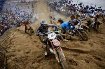 Muchos aficionados al motocross no quisieron perderse esta embarrada carrera de resistencia de tres horas en el suroeste de Inglaterra.