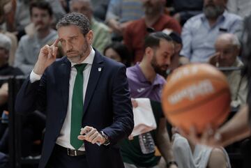 Ibon Navarro pide cabeza.