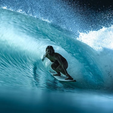 Igual que Kelly Slater, tampoco estuvo en el Top3 en 2019, pero lo cierto es que la 7 veces campeona del mundo tiene que estar aquí. En su caso se entretiene buscando lugares increíbles del planeta Tierra a través de Google Earth y también pudimos disfrutar de su futurista vídeo -anuncio- lanzado para una marca de coches llamado Electric Wave. Fue grabado precisamente en la piscina de olas de Slater. 