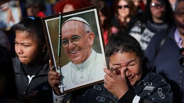 A woman holds a picture of Pope Francis as people march towards the Buenos Aires Metropolitan Cathedral, following the death of the pontiff, in Buenos Aires, Argentina, April 26, 2025. REUTERS/Cristina Sille