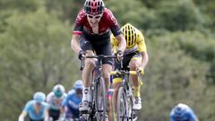 Geraint Thomas y Julian Alaphilippe, durante la llegada a La Planche des Belles Filles en el Tour de Francia 2019.