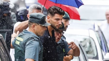 Rafa Mir, escoltado por la Guardia Civil.