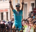 Fabio Aru gana en solitario tras un pulso extremo al pelotón