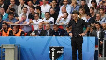 Low: "Esperamos un rival defensivo en los octavos"