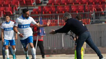 Futbol, Universidad de Chile vs Universidad Catolica.
Fecha 23, campeonato Nacional 2022.
El jugador de Universidad Catolica Cesar Pinares, izquierda, celebra su gol contra Universidad de Chile durante el partido por la primera division disputado en el estadio Nacional.
Santiago, Chile.
27/08/2022
Felipe Zanca/Photosport
Football, Universidad de Chile vs Universidad Catolica.
23 th date, 2022 National Championship.
Universidad CatolicaÕs player Cesar Pinares, left, celebrates his goal against Universidad de Chile during the first division match held at Nacional stadium.
Santiago, Chile.
27/08/2022
Felipe Zanca/Photosport
