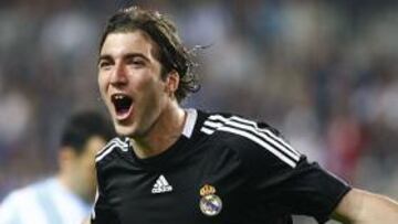 <b>GOLAZO.</b> Higuaín marcó el gol que dio la victoria al Madrid contra el Málaga.