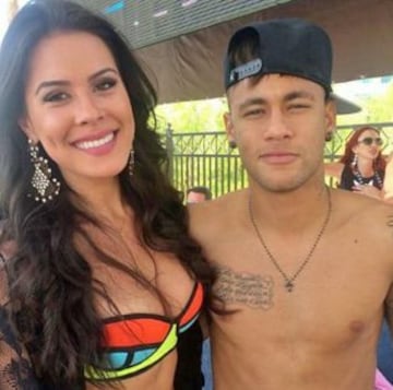 Neymar con otra aficionada en Las Vegas durante sus vacaciones.