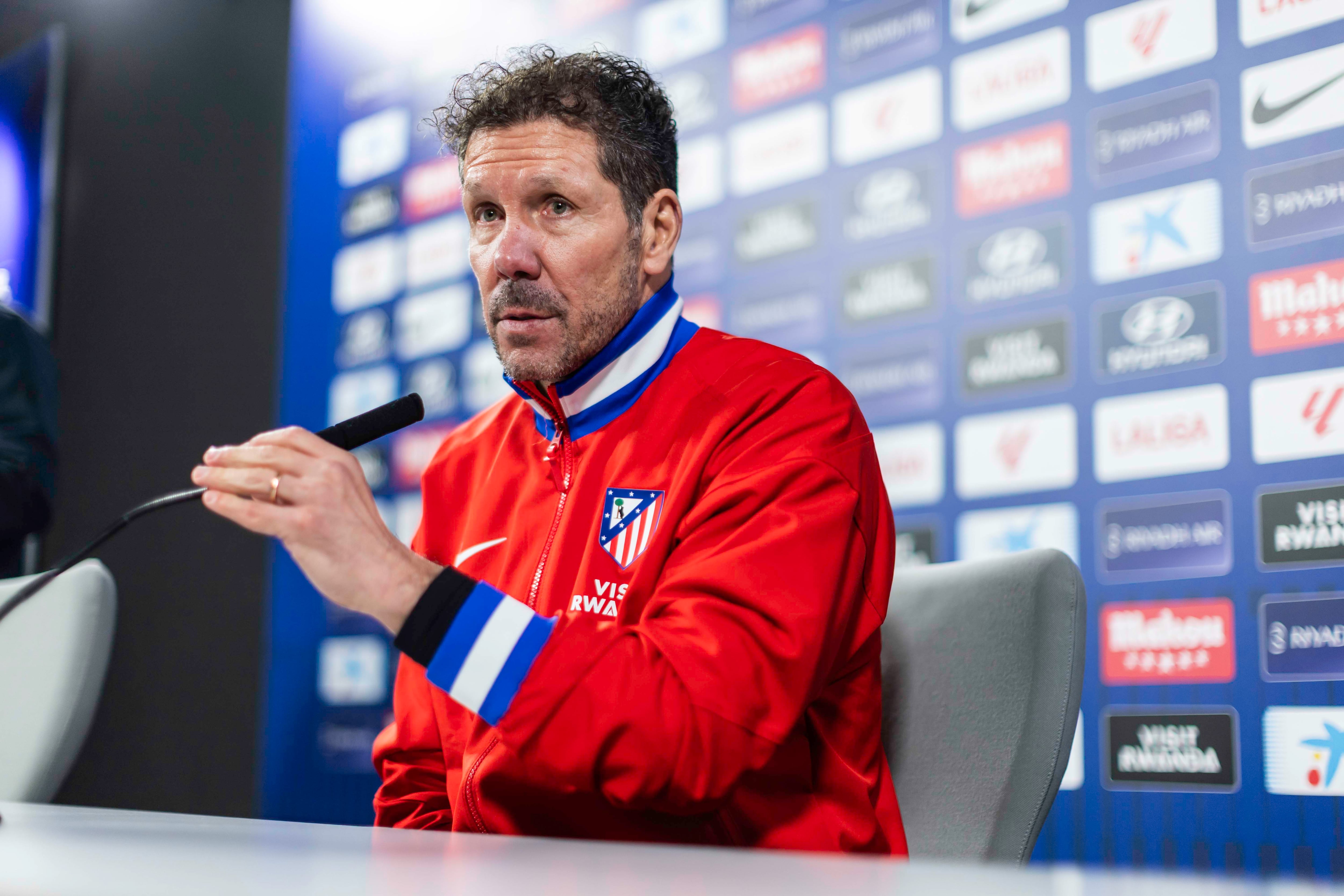 Simeone: “Los pitos se cambian por aplausos saliendo campeón”