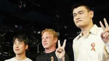 <b>EXIGE.</b> Yao Ming, ka exigido que Coca Cola retire inmediatamente los productos que estén a la venta con su imagen