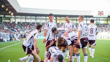 Los jugadores del Albacete celebran un gol.