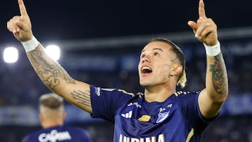 AMDEP5100. BOGOTÁ (COLOMBIA), 24/01/2024.- Leonardo Castro de Millonarios celebra su gol contra Junior hoy, en la final de la Superliga colombiana entre Millonarios y Junior en el estadio El Campín en Bogotá (Colombia). EFE/ Mauricio Dueñas Castañeda