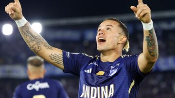 AMDEP5100. BOGOTÁ (COLOMBIA), 24/01/2024.- Leonardo Castro de Millonarios celebra su gol contra Junior hoy, en la final de la Superliga colombiana entre Millonarios y Junior en el estadio El Campín en Bogotá (Colombia). EFE/ Mauricio Dueñas Castañeda
