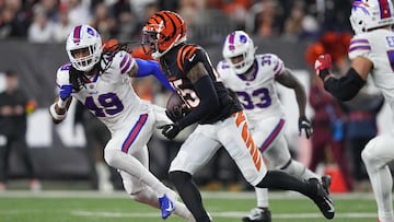 CINCINNATI, OHIO - JANUARY 02: Tee Higgins #85 of the Cincinnati Bengals carries the ball following his reception against the Buffalo Bills during the first quarter at Paycor Stadium on January 02, 2023 in Cincinnati, Ohio. Dylan Buell/Getty Images/AFP (Photo by Dylan Buell / GETTY IMAGES NORTH AMERICA / Getty Images via AFP)