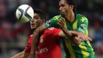 Raúl Jiménez no pudo hacerse presente en el marcador en la goleada del Benfica sobre el Tondela.