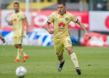 El defensa paraguayo del América, además de ser un líder en la zona baja, marca goles lo que lo coloca en este 11 ideal. 