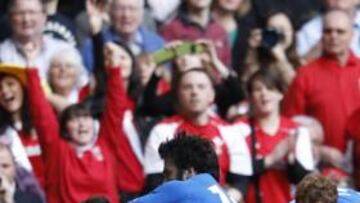 <b>ENSAYO. </b>Alex Cuthbert anota uno de los dos 'tries' galeses en la victoria ante Italia en el Millenium Stadium de Cardiff.