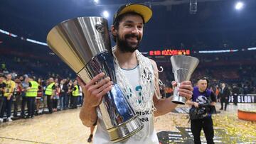 Sergio Llull, con el trofeo de campeón de la Euroliga.