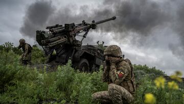 Ukrainian service members of the 55th Separate Artillery Brigade fire a Caesar self-propelled howitzer towards Russian troops, amid Russia's attack on Ukraine, near the town of Avdiivka in Donetsk region, Ukraine May 31, 2023. REUTERS/Viacheslav Ratynskyi