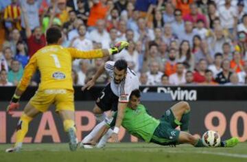 Valencia-Celta de Vigo.
Negredo y Jonny Castro.