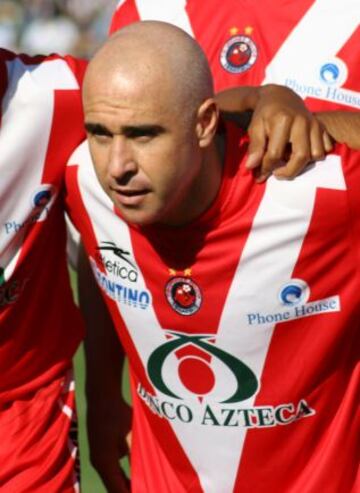 10 futbolistas chilenos vistieron la camiseta del cuadro mexicano: Agustín Salvatierra, Carlos Poblete, Héctor Mancilla, Pablo Galdames, Ricardo Rojas Trujillo, Rodrigo Ruiz (en la foto), Rodrigo Valenzuela, Sebastián González Valdés, Víctor Mella, Fernando Meneses.