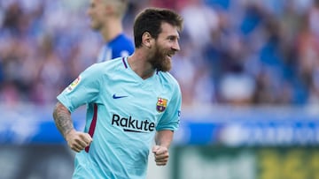 VITORIA-GASTEIZ, SPAIN - AUGUST 26:  Lionel Messi of FC Barcelona celebrates after scoring his team&#039;s second goal during the La Liga match between Deportivo Alaves and Barcelona at Estadio de Mendizorroza on August 26, 2017 in Vitoria-Gasteiz, Spain.  (Photo by Juan Manuel Serrano Arce/Getty Images)