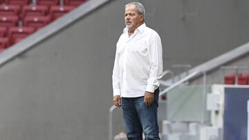 Antonio Iriondo, entrenador del Rayo Majadahonda, durante un partido en Segunda División.