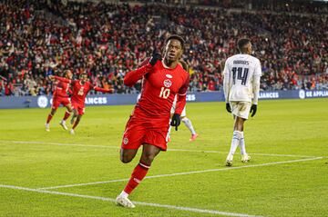 Jonathan David celebrando un gol con la Selección de Canadá en el amistoso frente a Panamá