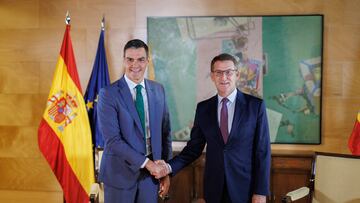 El secretario general del PSOE y presidente del Gobierno en funciones, Pedro Sánchez (i), se reúne con el líder del Partido Popular, Alberto Núñez Feijóo (d), dentro de la ronda de contactos para la investidura, en el Congreso de los Diputados, a 9 de octubre de 2023, en Madrid (España). Tras su designación como candidato a la investidura, Pedro Sánchez continúa hoy sus reuniones con los grupos parlamentarios en busca de apoyos para alcanzar la mayoría que necesita.
09 OCTUBRE 2023;REUNIÓN;CONTACTOS;INVESTIDURA;PRESIDENTE;GRUPOS;PARLAMENTARIOS;APOYOS;MAYORÍA
Alejandro Martínez Vélez / Europa Press
09/10/2023