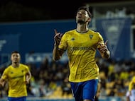 Alejandro Marqués celebra su gol al Vizela.