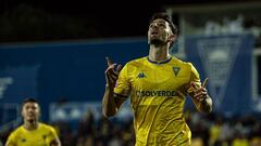 Alejandro Marqués celebra su gol al Vizela.