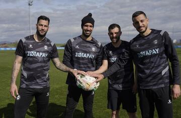 Edgar, Pacheco, Luis Rioja y Joselu, tras un entrenamiento del Alavés.