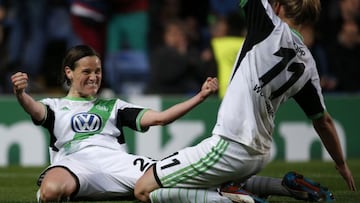 Martina Muller celebra el gol de penalti que le marc&oacute; al Olympique en la final de la CHampions femenina. 