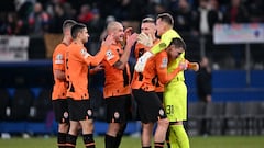 Los jugadores del Shakhtar celebran la victoria ante el Barcelona.