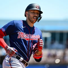 How did Carlos Correa end up at the New York Mets after agreeing with the San Francisco Giants?