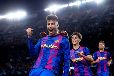 En el primer año de Xavi, Piqué seguía siendo central titular, brindando seguridad defensiva y jerarquía al equipo. La siguiente temporada, ya con un rol secundario, decidió colgar las botas, en noviembre de 2022, para dedicarse de lleno al mundo empresarial: es presidente del FC Andorra, cofundador de Kosmos y motor de grandes proyectos deportivos como la renovación de la Copa Davis o la Kings League. 

