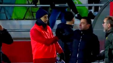 Xavi protesta durante el Barbastro-Barça.