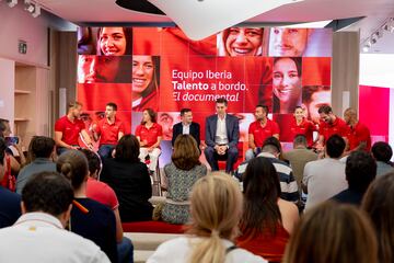 El 'Equipo Iberia Talento a Bordo', durante la presentación del documental.