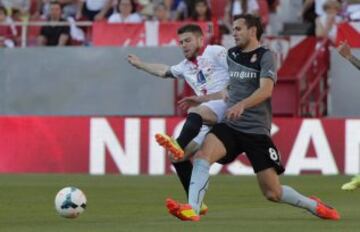 Alberto Moreno con Stuani.