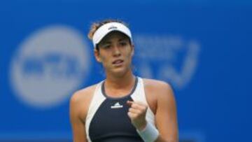 Garbiñe Muguruza celebra la victoria.