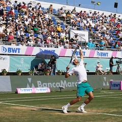 Djokovic afina su puesta a punto con una victoria en dobles