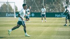 Renato Tapia durante un entrenamiento con el Celta.