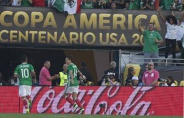 Javier 'Chicharito' Hernandez celebra después de anotar contra Jamaica.