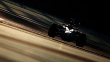 El McLaren en sus pocas vueltas en Abu Dhabi. Cinco en dos días.