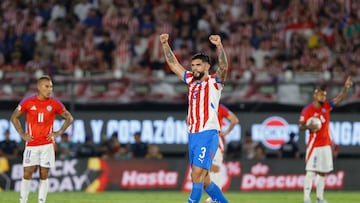 AMDEP3744. ASUNCIÓN (PARAGUAY), 20/03/2025.- Omar Alderete de Paraguay celebra su gol este jueves, en un partido de las eliminatorias sudamericanas para el Mundial de 2026 entre las selecciones de Paraguay y Chile en el estadio Defensores del Chaco en Asunción (Paraguay). EFE/ Juan Pablo Pino