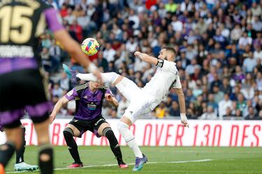 ¡Hat-trick de Benzema!. El francés firma su tercer gol en apenas siete minutos. Remate de media chilena dentro del área tras un centro de Rodrygo desde la derecha.  