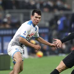 Hirving Lozano fue titular en la derrota del Napoli ante el Inter