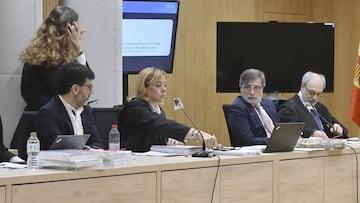 León y González, en la sala