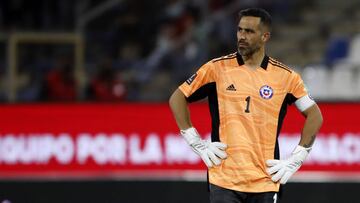 Futbol, Chile vs Ecuador.
Eliminatorias a Catar 2022.
El arquero de la seleccion chilena Claudio Bravo es fotografiado durante el partido clasificatorio al mundial de Catar 2022 contra Ecuador disputado en el estadio San Carlos de Apoquindo de Santiago
